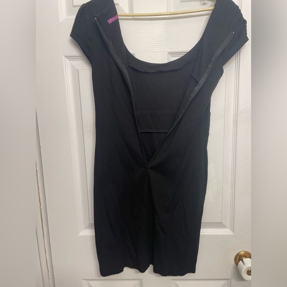 Black dress - Picture 3 of 3